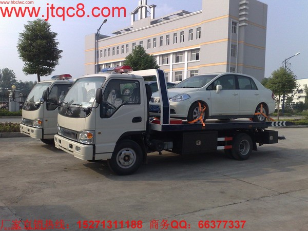 平板拖車的基本屬性就是因為它能成為用戶手中賺錢的工具。目前,挖機平板拖車不僅生產廠家多,而且社會保有量相當大。