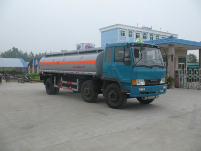 解放小三軸化工液體運(yùn)輸車(chē)